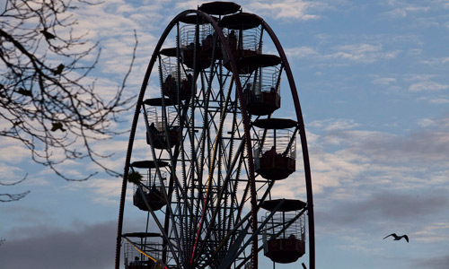 View-of-Ferris-Wheel-against-sky_opt_GalleryA