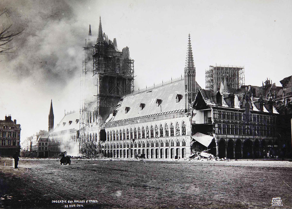 2016.11.13-Press-9-Photo-Les-Halles-D’ypres-1912-Black-Back-Royal