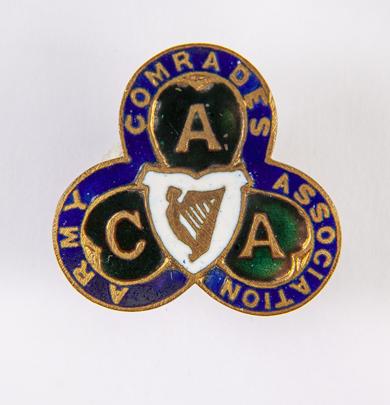 2021.13.B.5-P7.3-Badge-Army-Comrades-Association-Blueshirts-Fine-Gael-Tom-ONeill-Collection