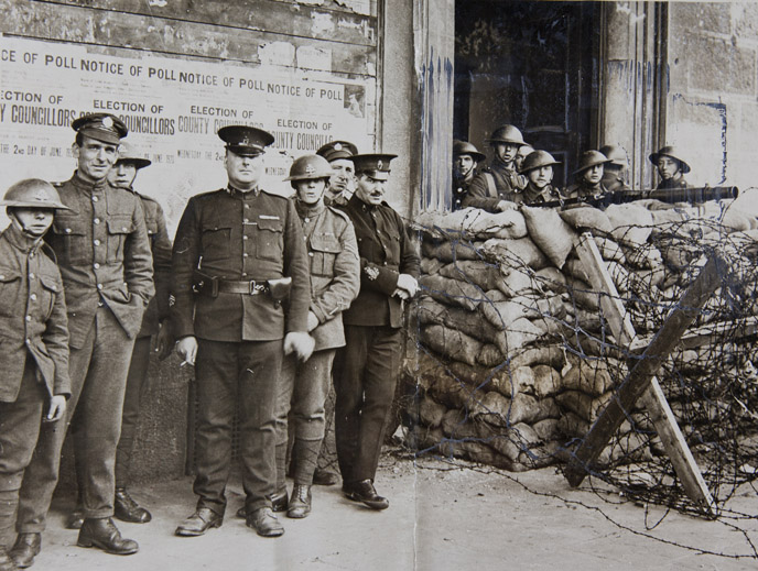 Photo-outside-Court-House-with-RIC-and-Auxilleries