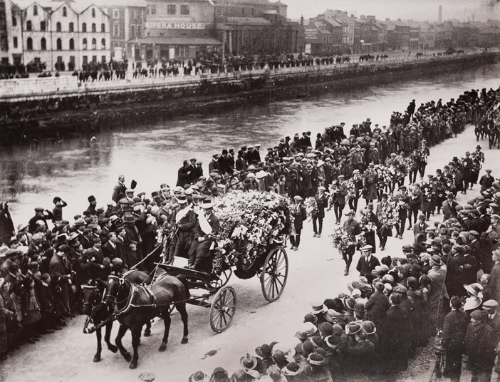 Tomas-MacCurtain-funeral-procession-on-Popes-Quay-Cork