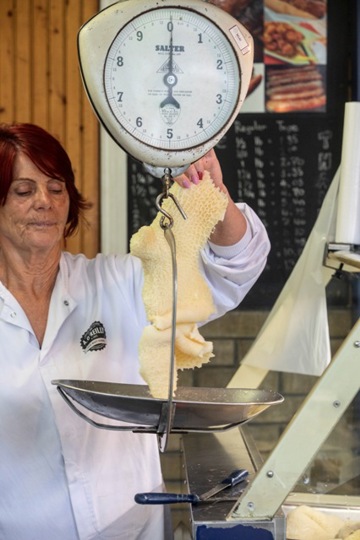 employee weighing out tripe portion