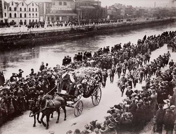 Tomas-MacCurtain-funeral-procession-on-Popes-Quay-Cork Tomas-MacCurtain-funeral-procession-on-Popes-Quay-Cork
