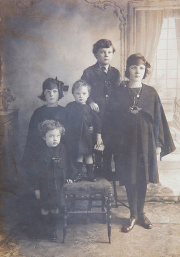 Tomas-MacCurtain-s-children-after-his-death Tomas-MacCurtain-s-children-after-his-death