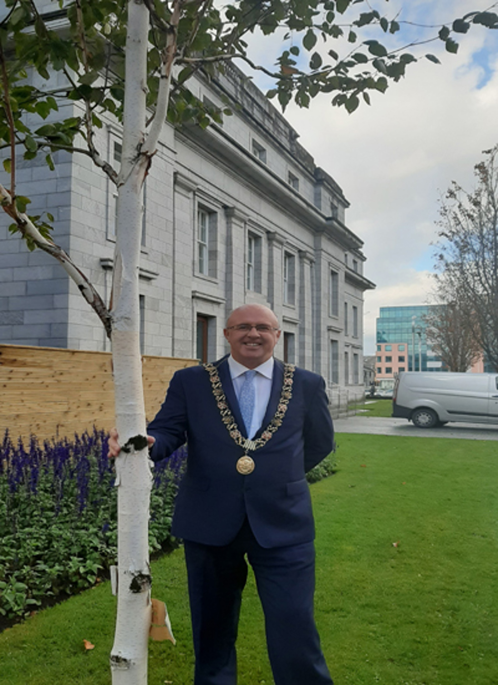 Lord-Mayor-with-tree