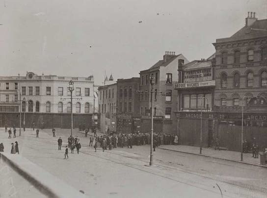 Patrick-Street-before-its-burning-as-crowds-gather-for-Terence-MacSwineys-Funeral-1920 Patrick-Street-before-its-burning-as-crowds-gather-for-Terence-MacSwineys-Funeral-1920
