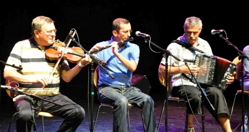 Céilí Mor Musicians On Stage