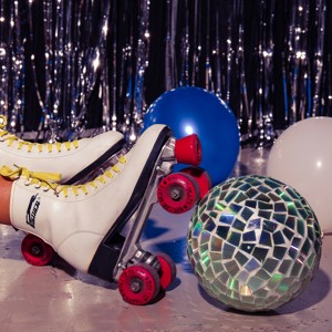 Rollerdisco_jana-bemol-PgzHK4uEQPk-unsplash