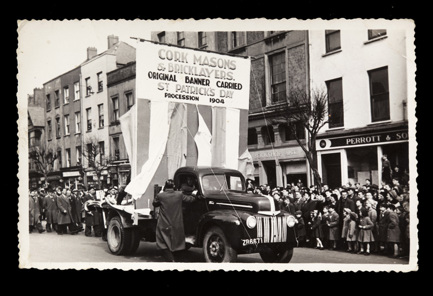 1989.29-D6.9-Photo-Masons-and-Bricklayers-St-Patricks-Day-D.-Gallagher-Collection