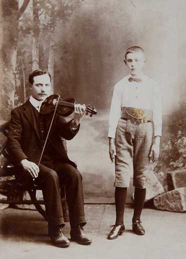 Portrait-of-Tomas-MacCurtain-and-his-son Portrait-of-Tomas-MacCurtain-and-his-son