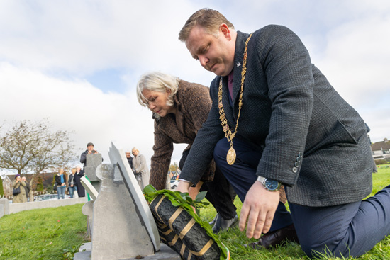 Tadhg-Barry-wreath-laying