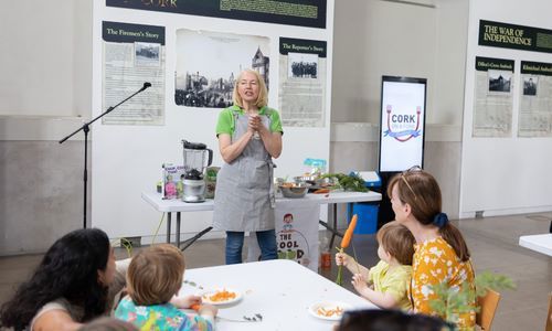Teacher in Food School