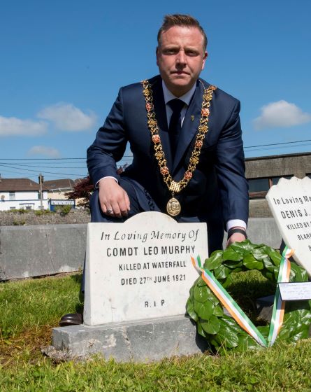 Leo-Murphy-Wreath-Laying