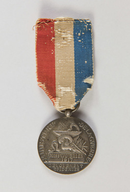 1968.66A-M6.9-Medal-French-Great-War-WWI-Violet-OBrien-1917-2