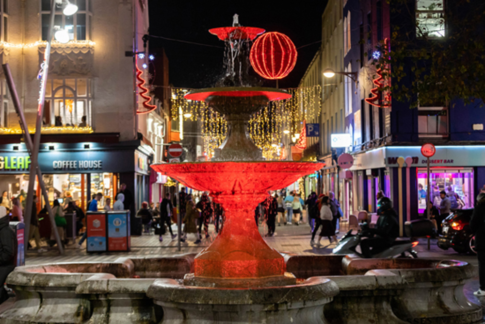 Berwick-Fountain-lit-up-for-Christmas