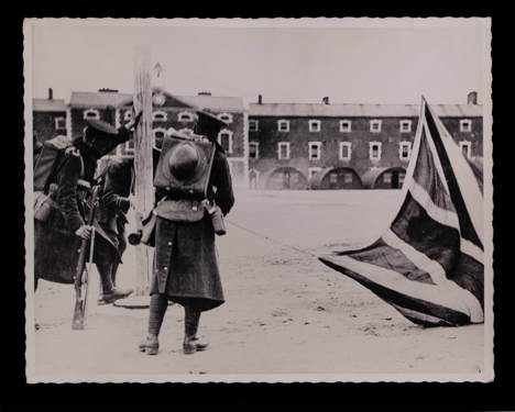 L1966.27-D1.14-Photo-Cutting-Down-the-Flagpole--Victoria-Barracks